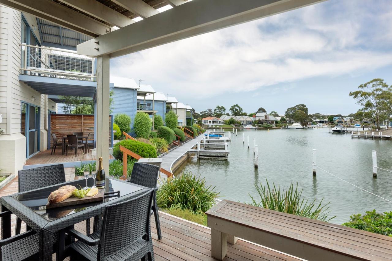 Captains Cove - Waterfront Apartment
