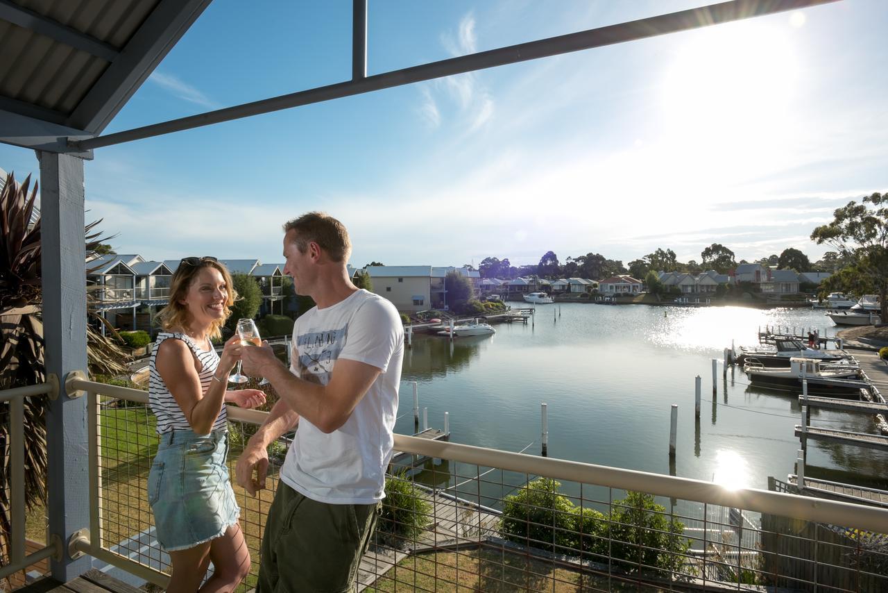 Captains Cove - Waterfront Apartment *